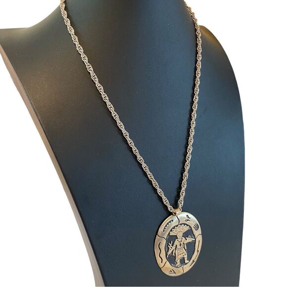 Nickel Silver Native American Themed Pendant on Silver Toned Rope Chain. - Picture 2 of 7